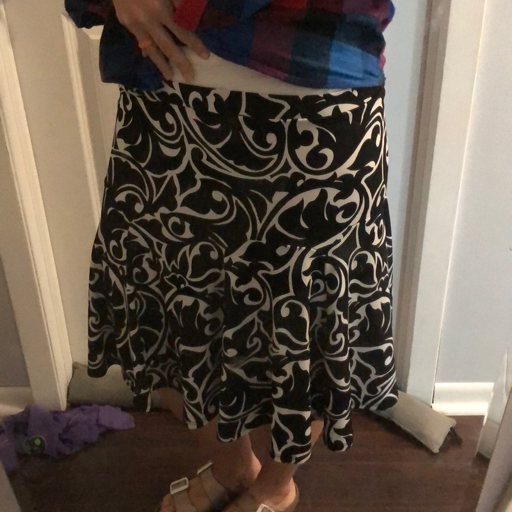 EUC swingy skirt